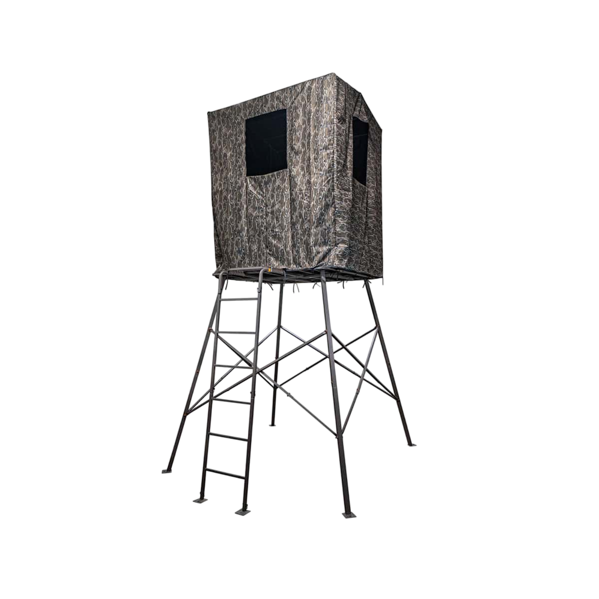 Camouflage hunting blind on elevated platform for bowhunting in the wild.